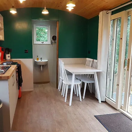 Camping Train Carriage Couple And 2 Children *