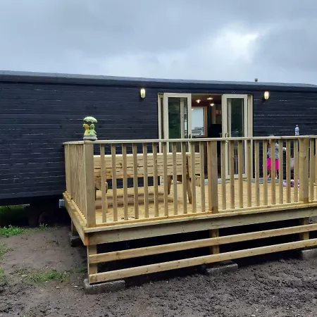 Train Carriage Couple And 2 Children