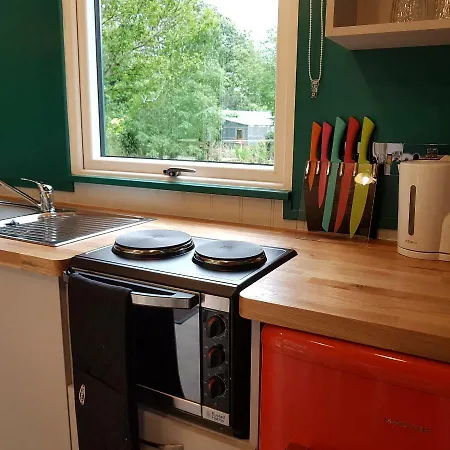 Train Carriage Couple And 2 Children * Anascaul