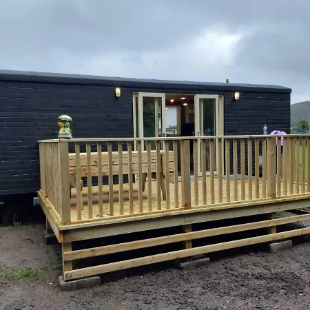 Campingplads Train Carriage Couple And 2 Children *
