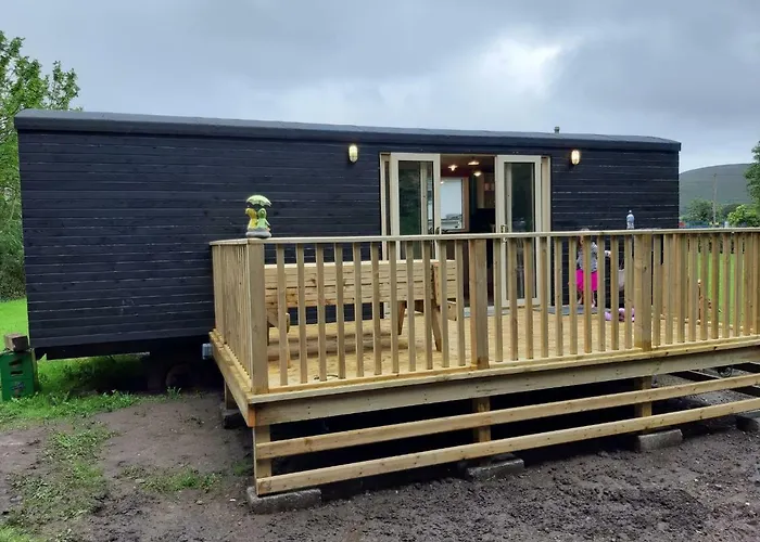 Train Carriage Couple And 2 Children
