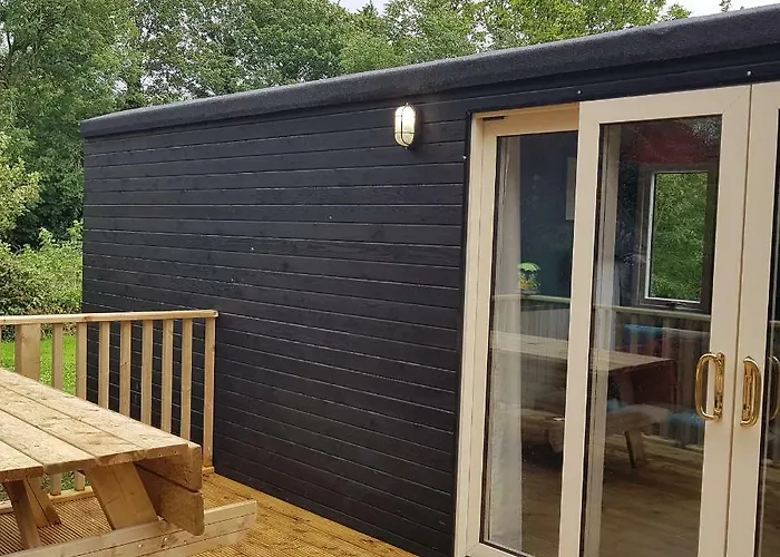 Kemping Train Carriage Couple And 2 Children