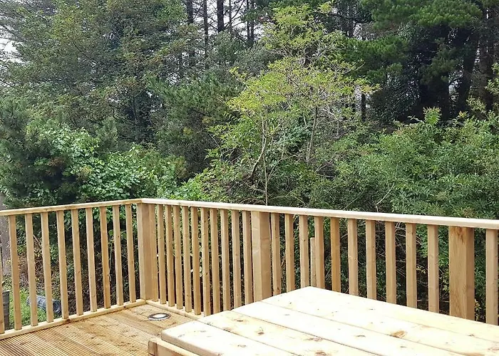 Train Carriage Couple And 2 Children * Anascaul