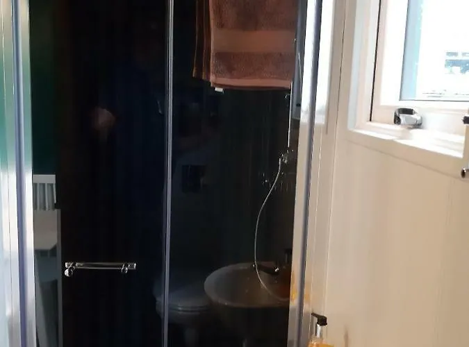 Kemping Train Carriage Couple And 2 Children