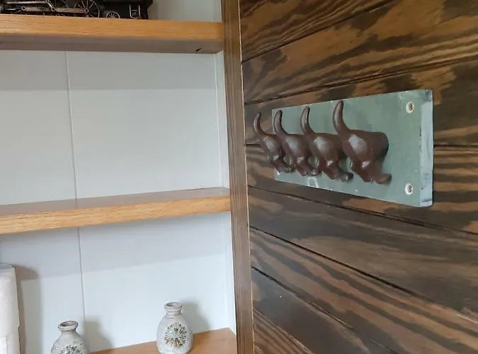 Train Carriage Couple And 2 Children