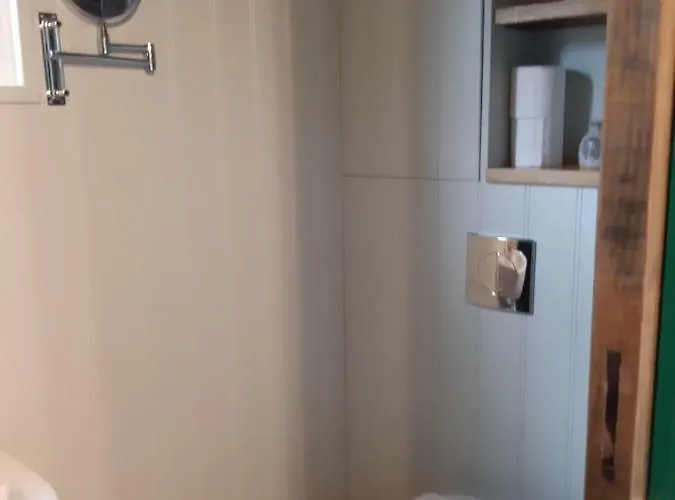 Train Carriage Couple And 2 Children *